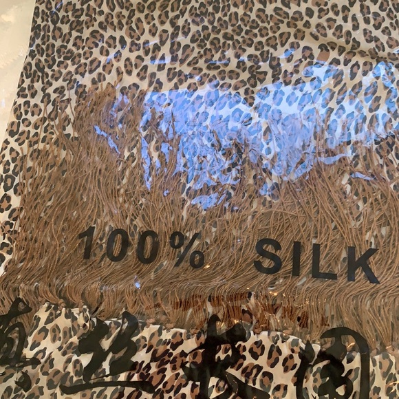 100% silk leopard scarf from China - Picture 2 of 4